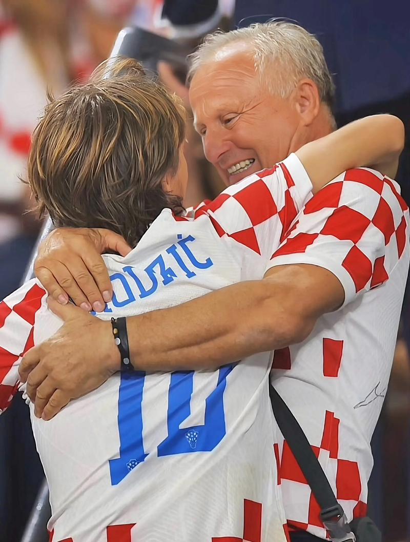 德保罗社媒庆祝胜利：我们晋级了！但我们不会停下脚步