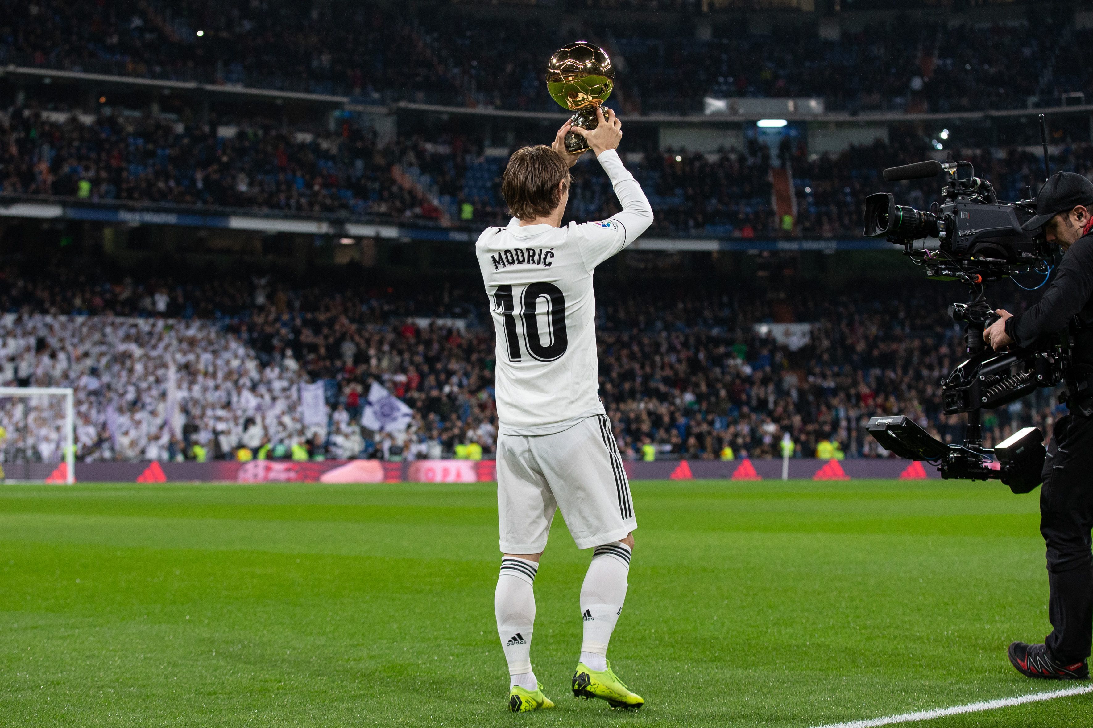 媒体人：23岁华裔中场瑞安-蒂格即将加盟上海海港