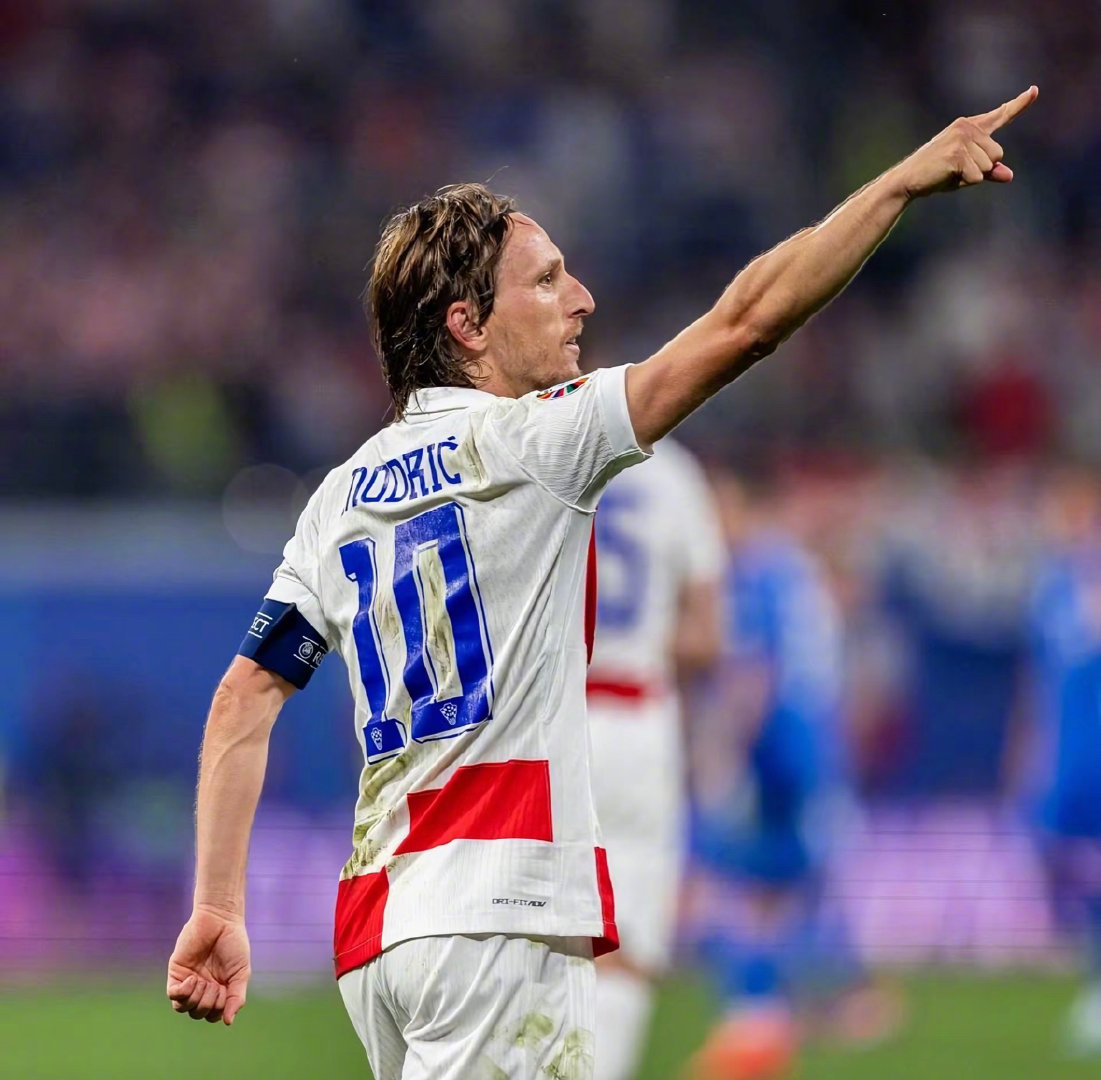 比塞克社媒回应转会传闻：让他们去说他们想说的