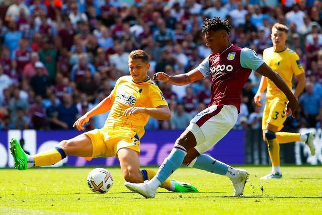 手感不错！杨瀚森首节空接+勾手+三分，得到10分2板1助